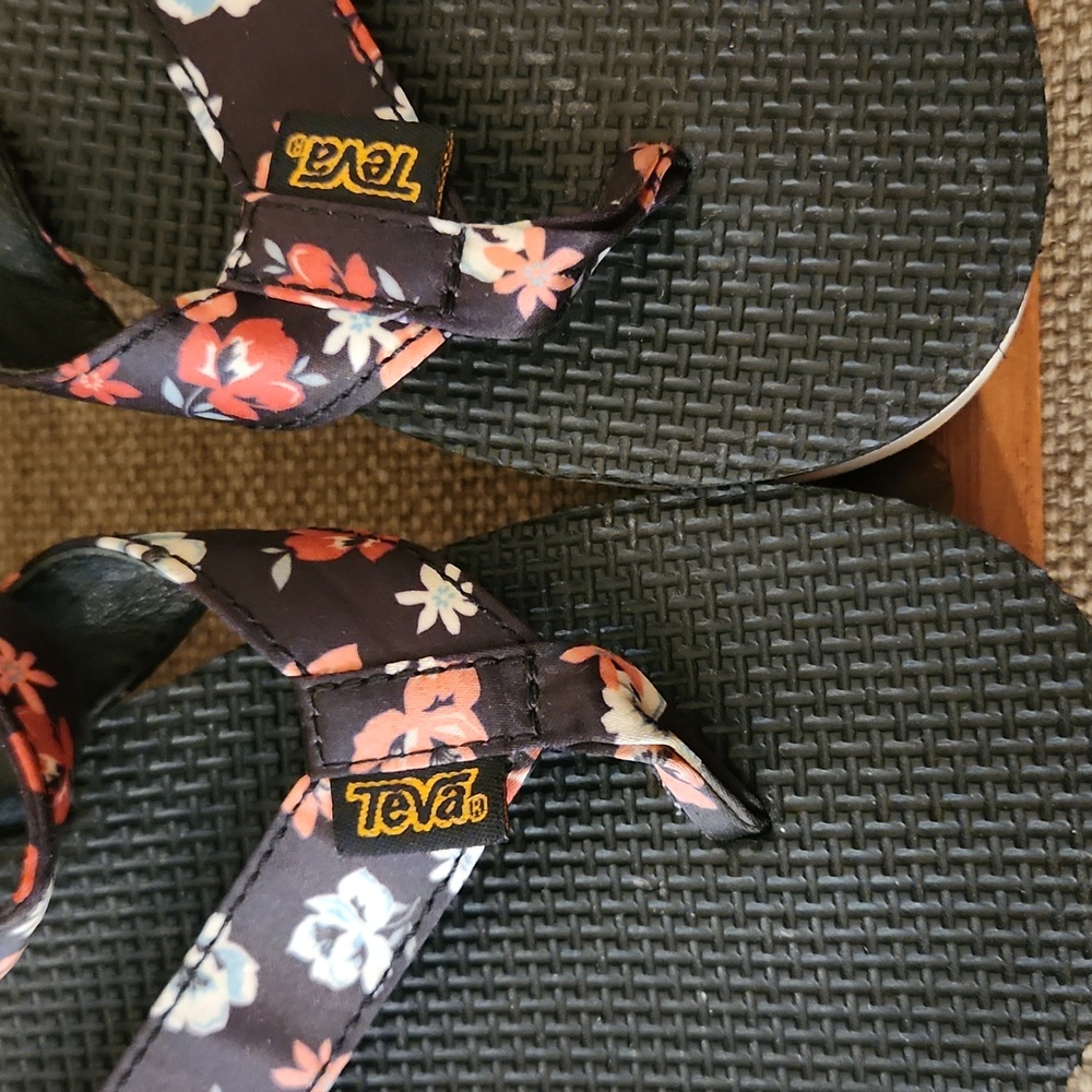 Teva sandles - Picture 6 of 8